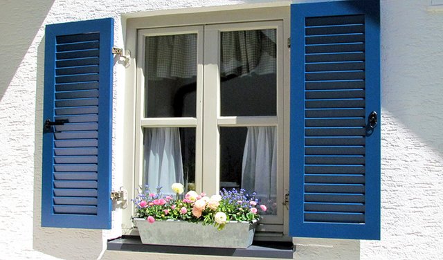 Fensterläden aus Aluminium - stilvoll und witterungsbeständig
